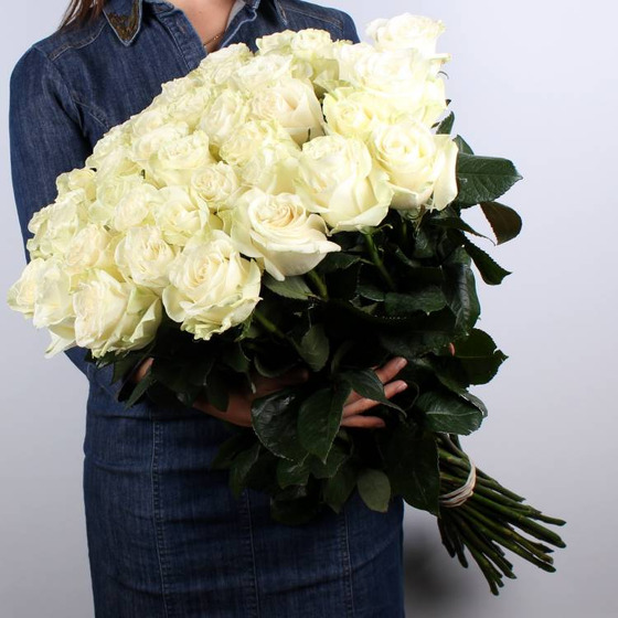 Розы белые (70см) Эквадор